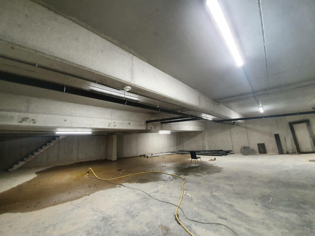 Instalacja wod-kan w systemie alupex/pe; biały montaż — realizacja